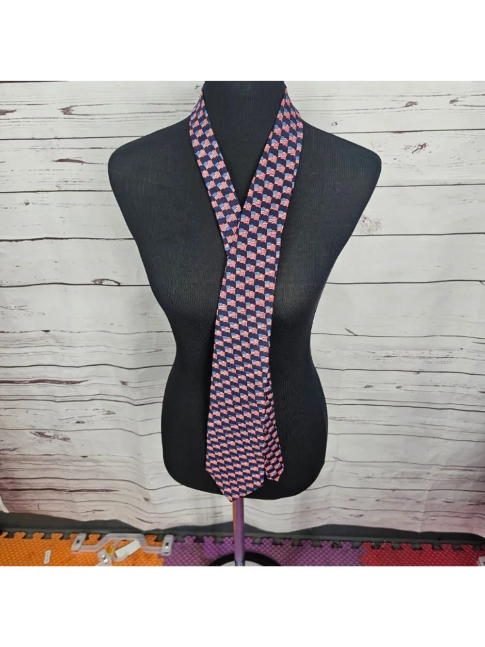 Van Heusen American Flag Silk Tie Navy & Red Patriotic Design Mens Accessory